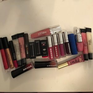 Lipsticks/glosses